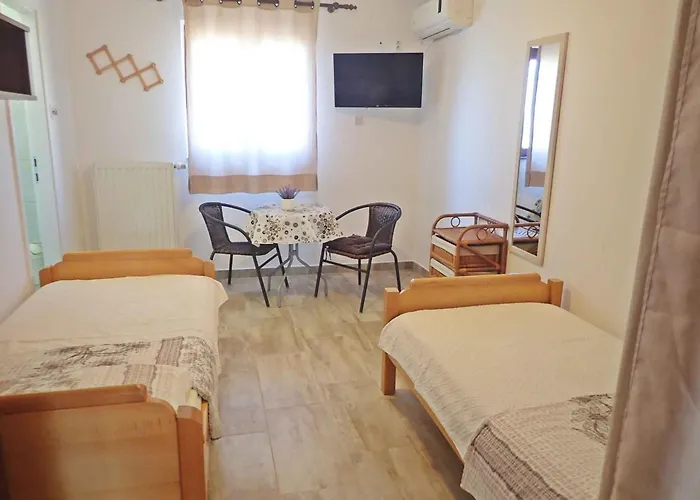Apartamento In Starigrad-paklenica 44023