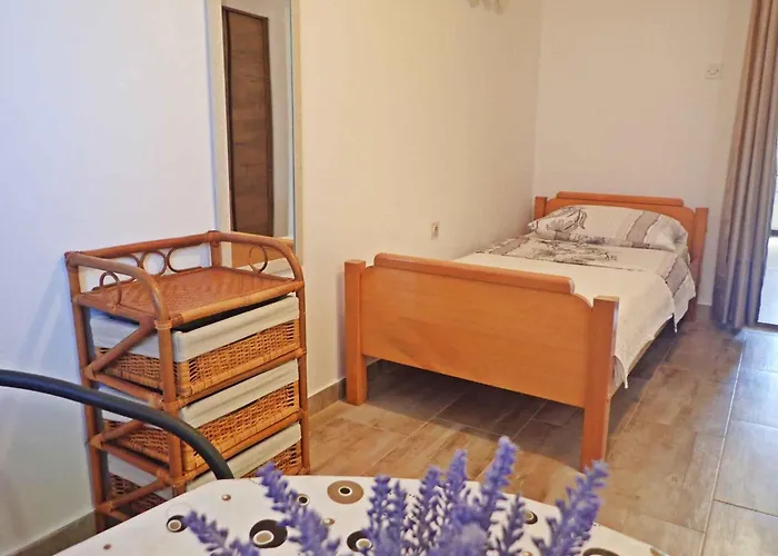 In Starigrad-paklenica 44023