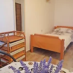 In Starigrad-paklenica 44023