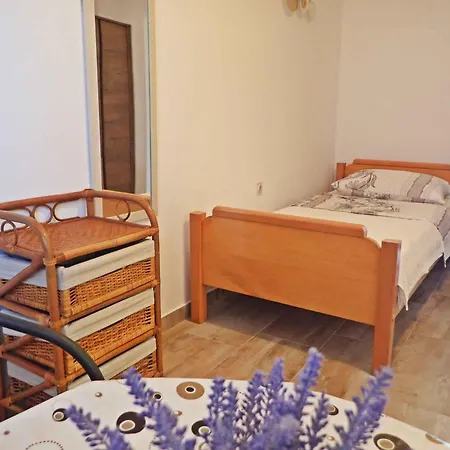 In Starigrad-paklenica 44023